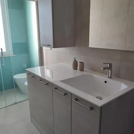 Due Passi Dal Mare *